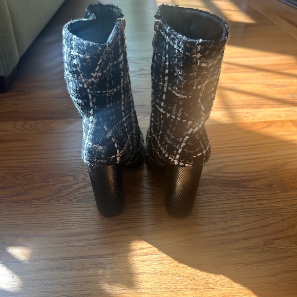Chic Black and White Tweed Ankle Boots - Picture 3 of 5